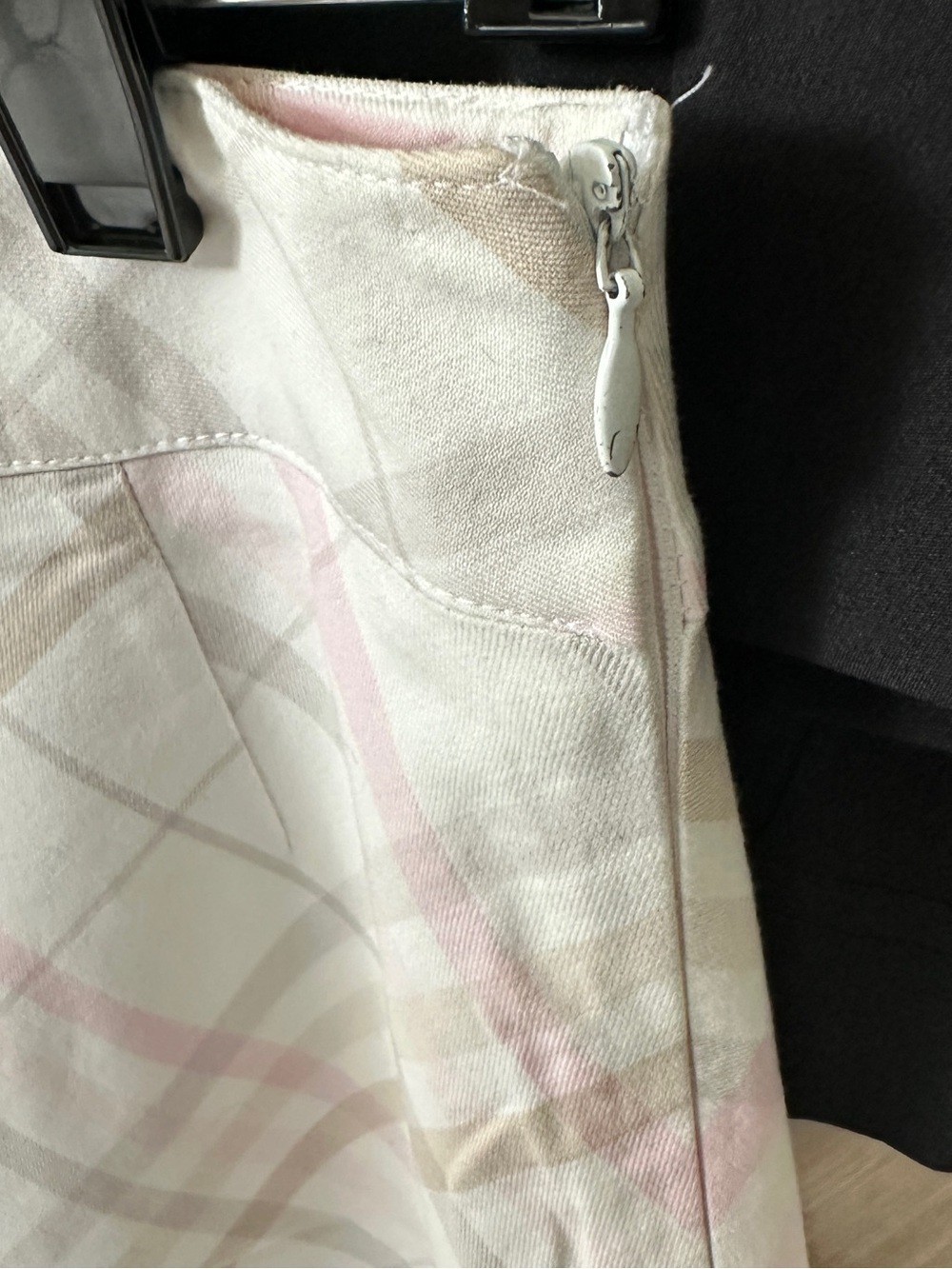 Burberry Golf Skirt with interior shorts.  Classic White Pink Beige Plaid. - Picture 4 of 7